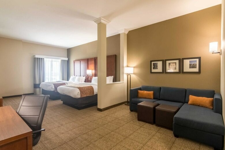 Hotel Comfort Suites Airport On Meridian