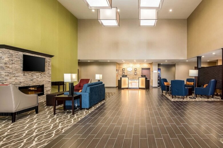 Hotel Comfort Suites Airport On Meridian