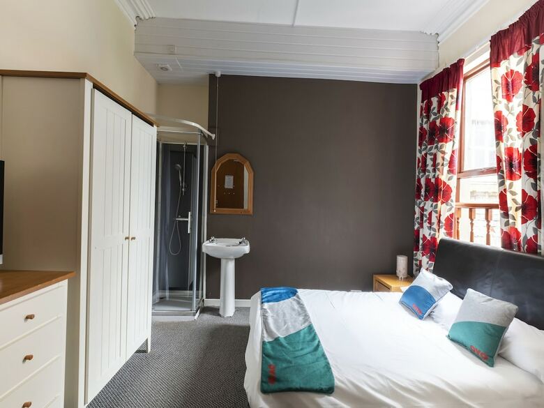 Hostal Queens Quarter
