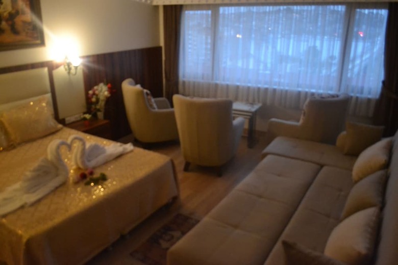 Peradise Hotel