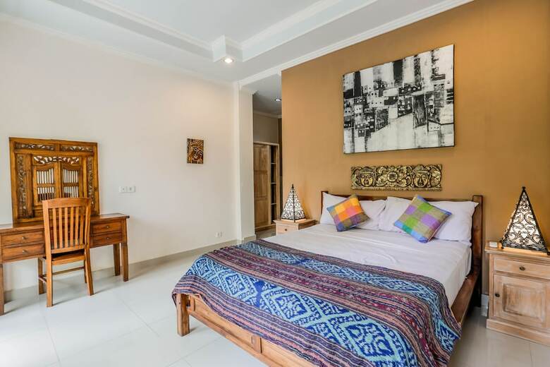 Bed & Breakfast Warji House 1