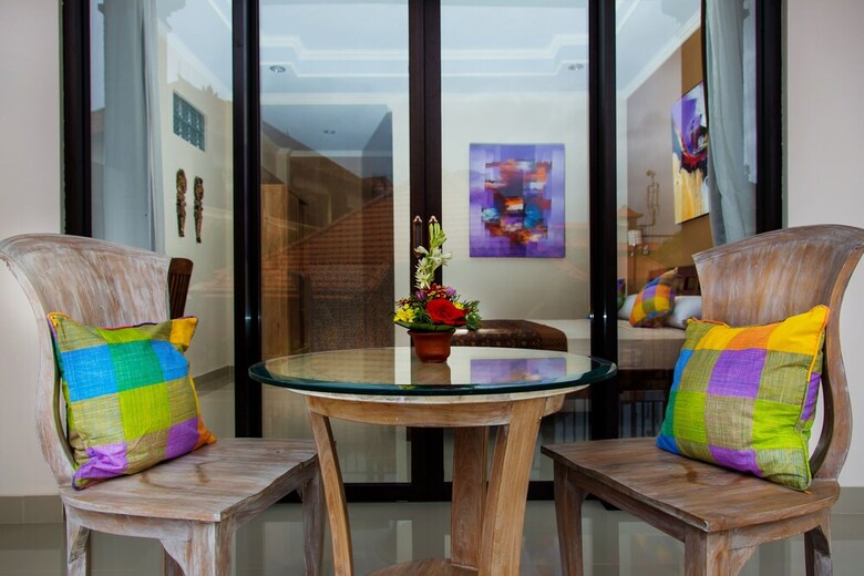 Bed & Breakfast Warji House 1
