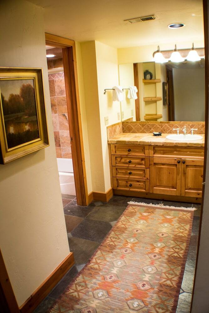 Columbine Condominiums By Cb Lodging