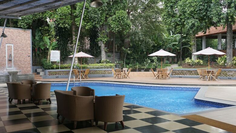 Topas Galeria Hotel