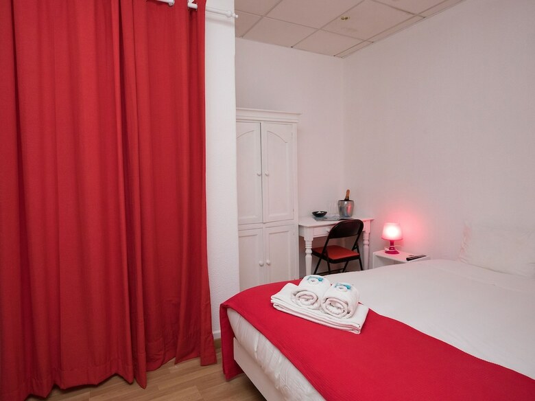 Hotel Peters Guesthouse - Al