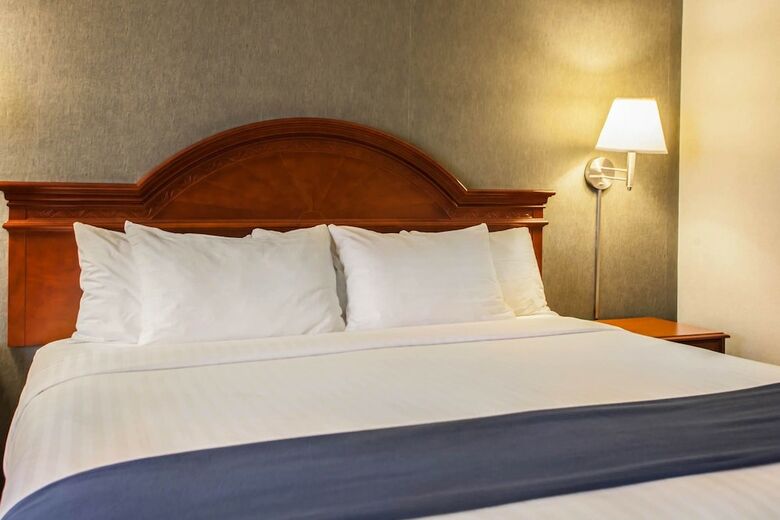 Hotel Quality Inn And Suites St Charles -west Chicago