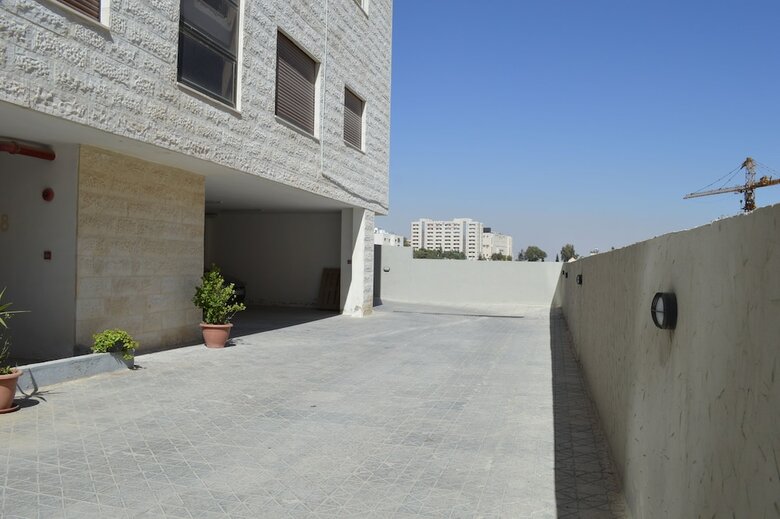 Janty Apartments
