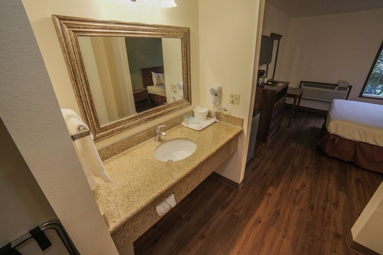 Hotel Sunnyside Inn & Suites
