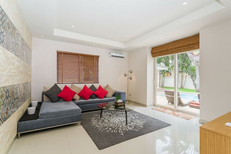 Luxury Pool Villa Srv