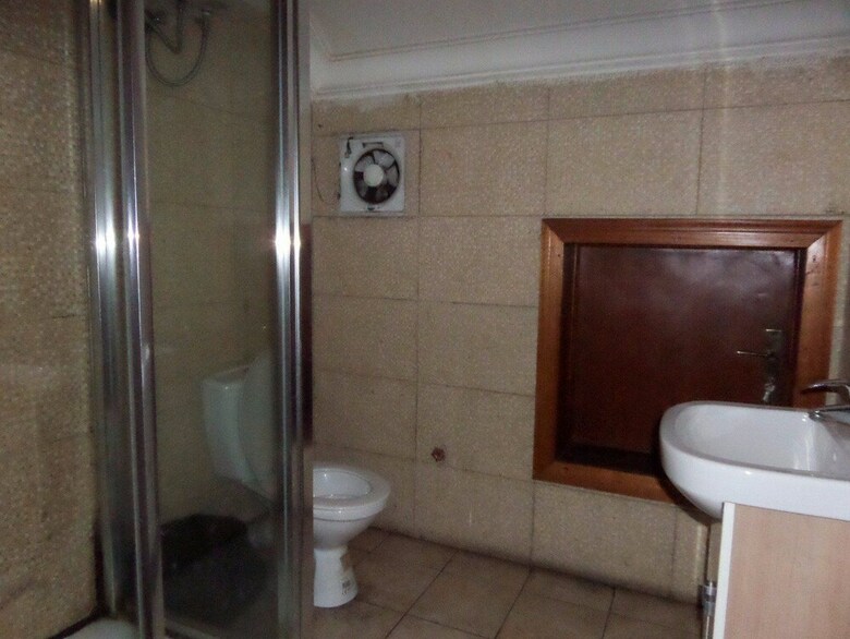 Hotel Precinct Comfort Services, Surulere