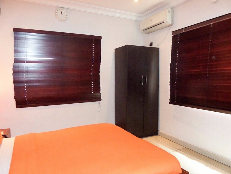 Hotel Precinct Comfort Services, Surulere