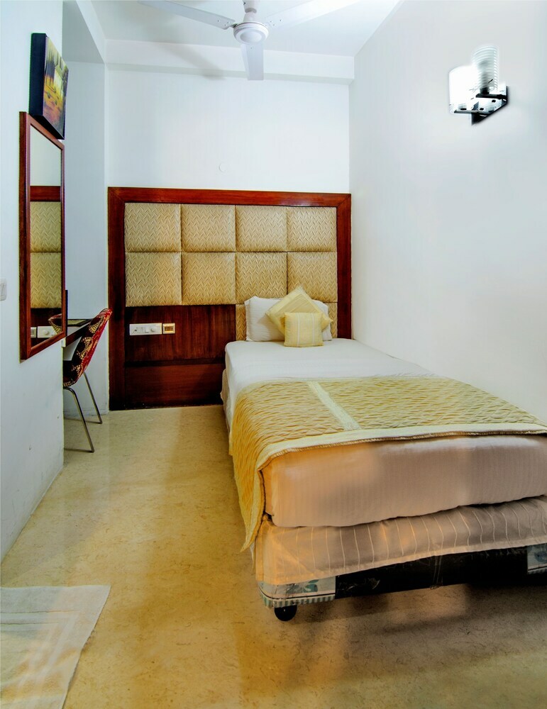 Hotel Omega Residency