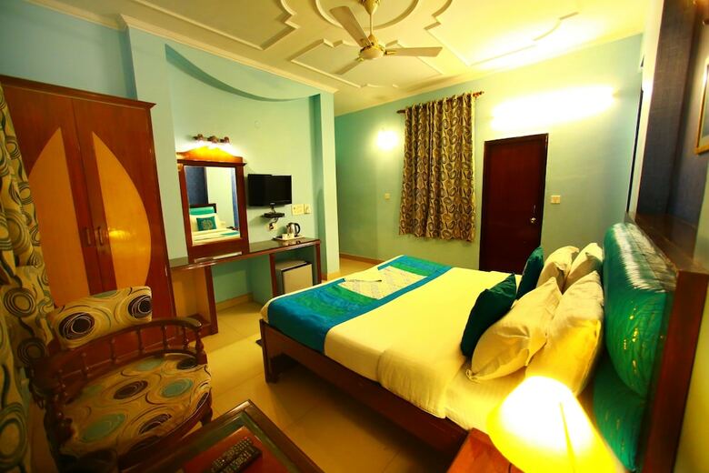Hotel Paras International