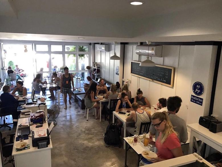 Hostal Hub Of Joys Hostel