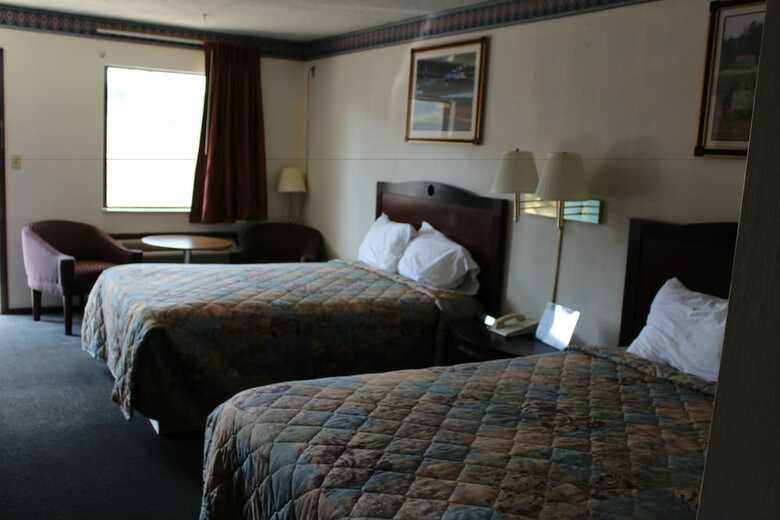 Hotel Carefree Inn