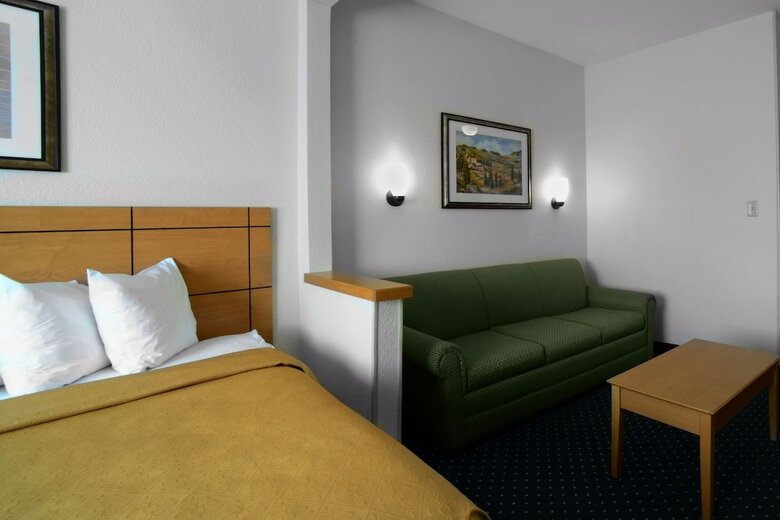 Hotel Quality Inn & Suites