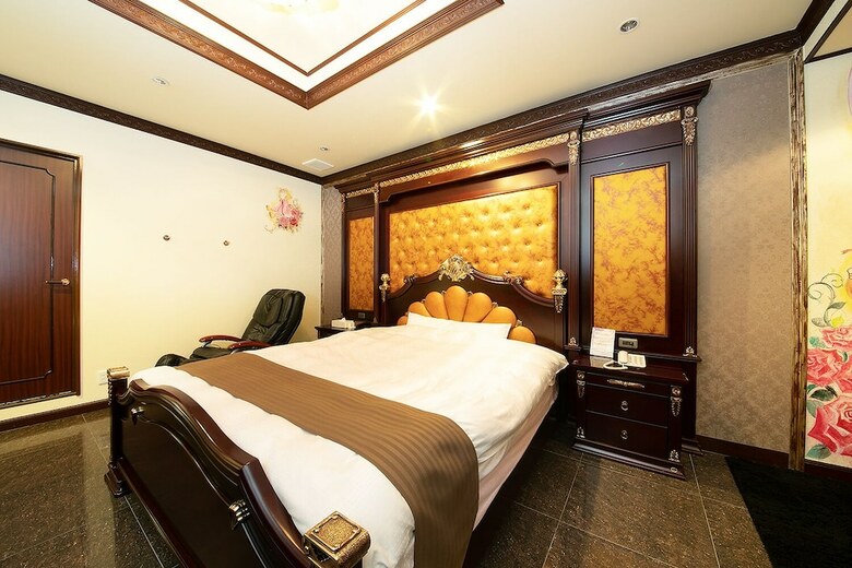 Hotel To