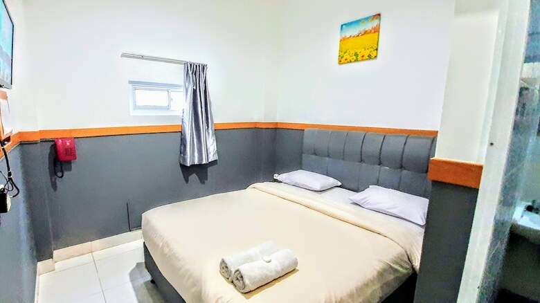 B Shaw Hotel