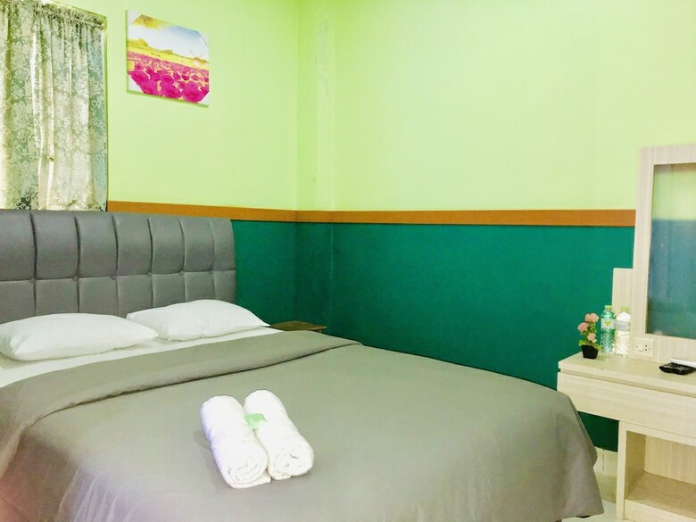 B Shaw Hotel