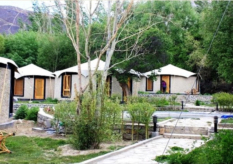 Hotel Mystique Meadows Earth Homes