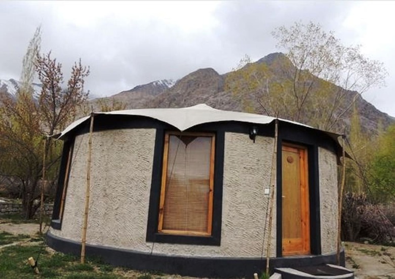 Hotel Mystique Meadows Earth Homes