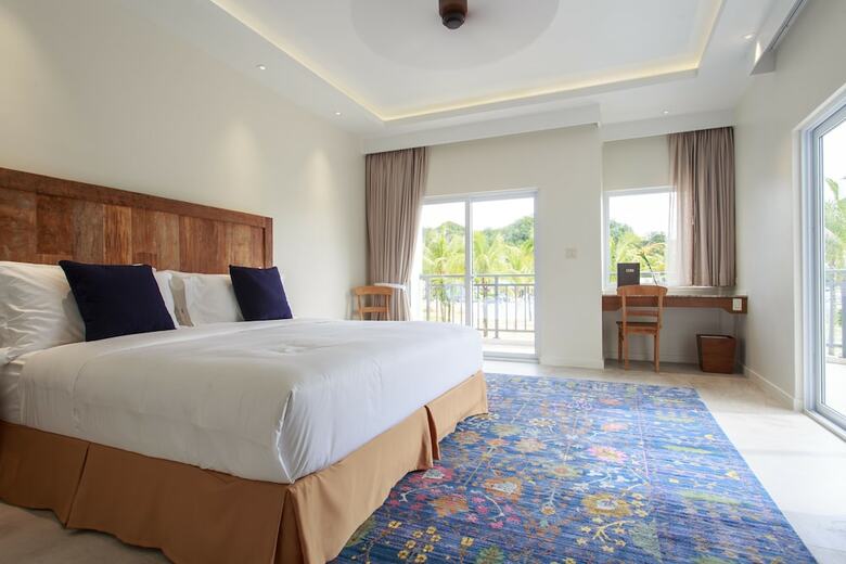 Hotel Cove Resort Palau