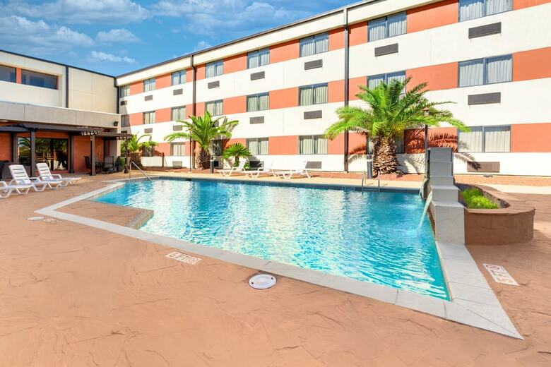 Hotel Ramada By Wyndham Houston Intercontinental Airport South