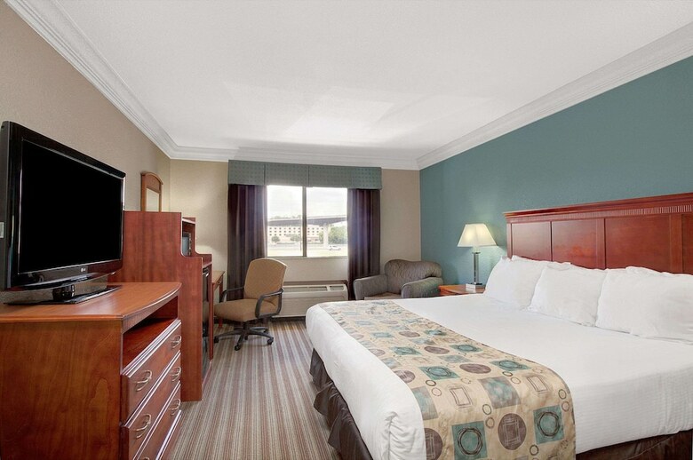 Hotel Ramada By Wyndham Houston Intercontinental Airport South