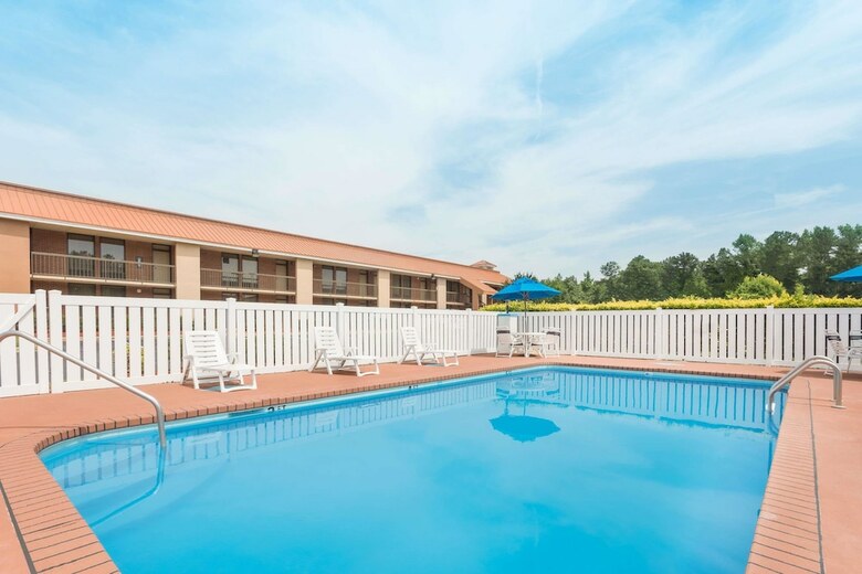 Hotel Baymont By Wyndham Rocky Mount I-95