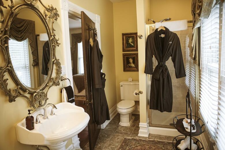 Biltmore Village Inn Bed And Breakfast