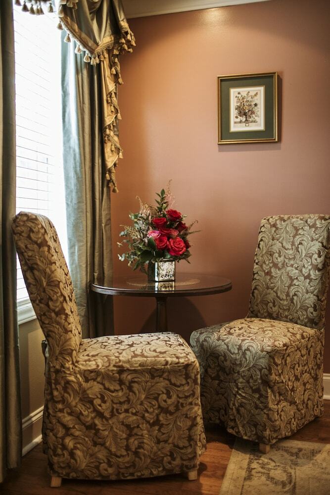 Biltmore Village Inn Bed And Breakfast