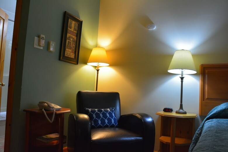 Hotel Dewar's Inn On The River