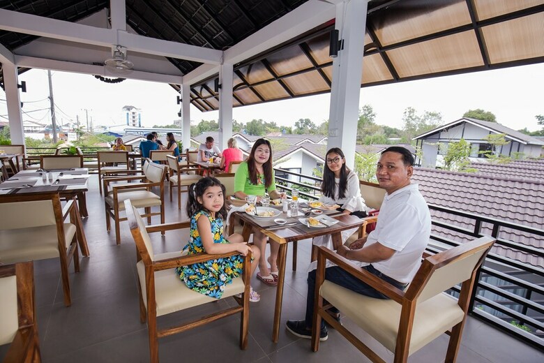 Hotel Sandy Clay Bungalows