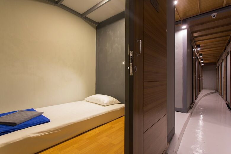 Hostal Holiday Station Hostel