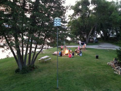 Lunge Haven Cottages & Boating Club