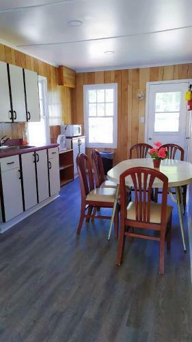Lunge Haven Cottages & Boating Club