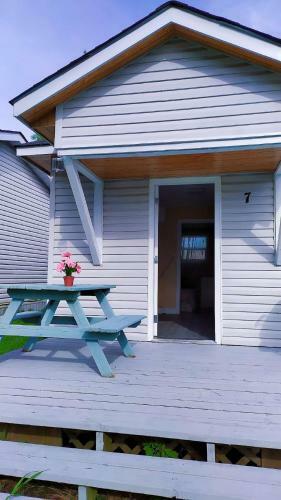 Lunge Haven Cottages & Boating Club