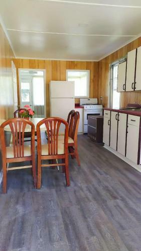 Lunge Haven Cottages & Boating Club