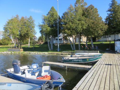 Lunge Haven Cottages & Boating Club