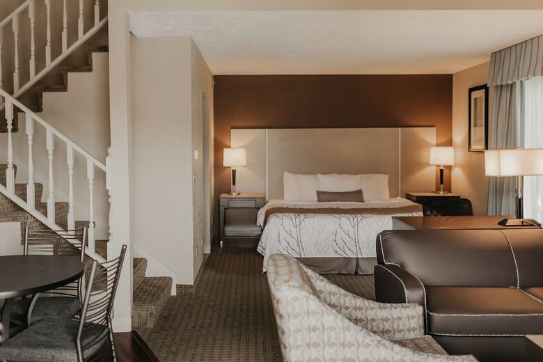 Eastland Suites Hotel & Conference Center