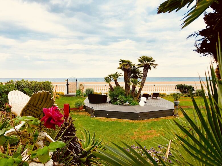 Villa Beach House Barcelona Jacuzzi & Beach Access