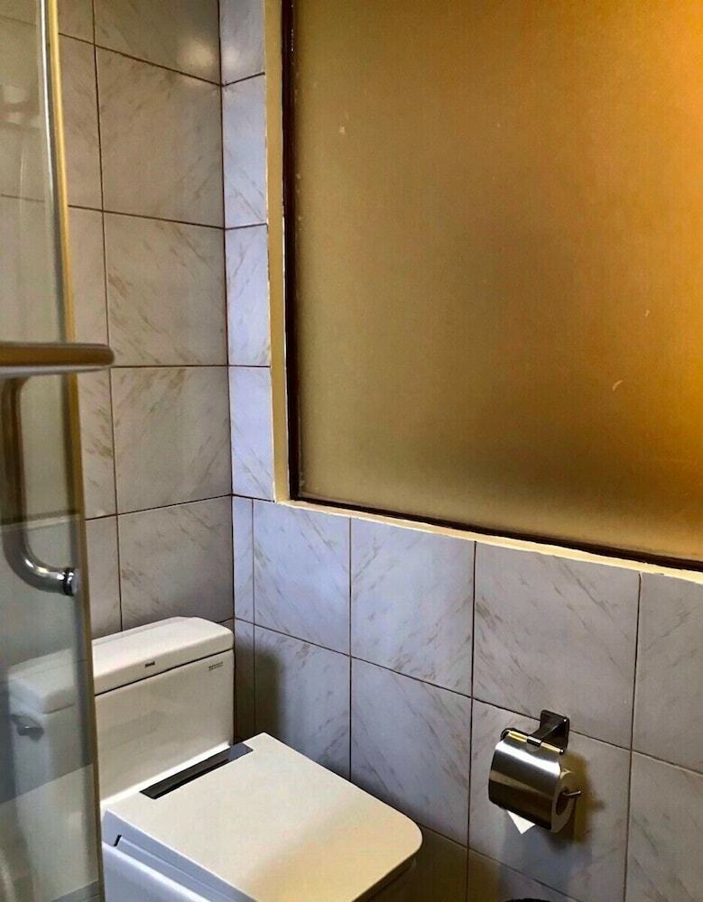 Hotel F8 Bed And Breakfast