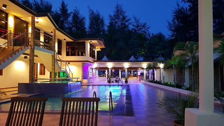 Hotel Al-safina Kijal Beach Resort