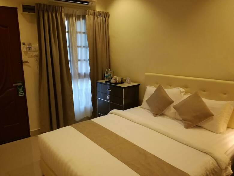 Hotel Al-safina Kijal Beach Resort