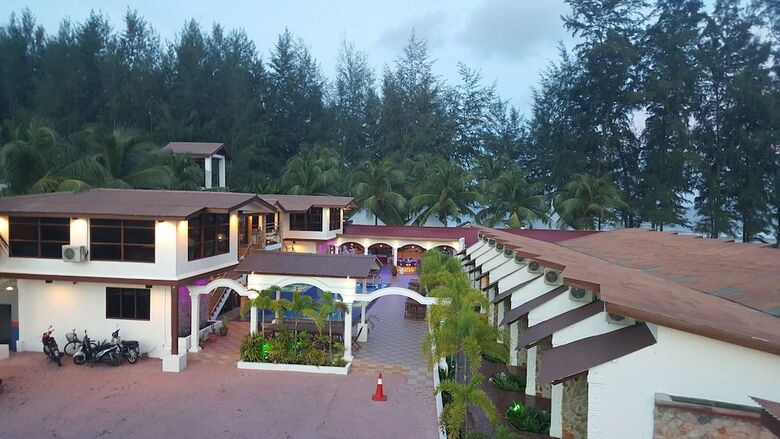Hotel Al-safina Kijal Beach Resort