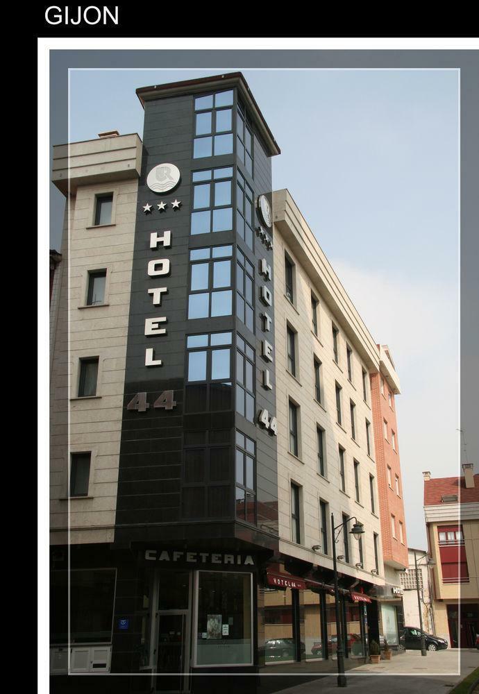 Hotel 44
