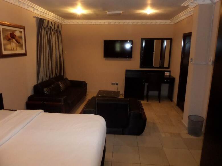 Maidaville Hotel And Suites