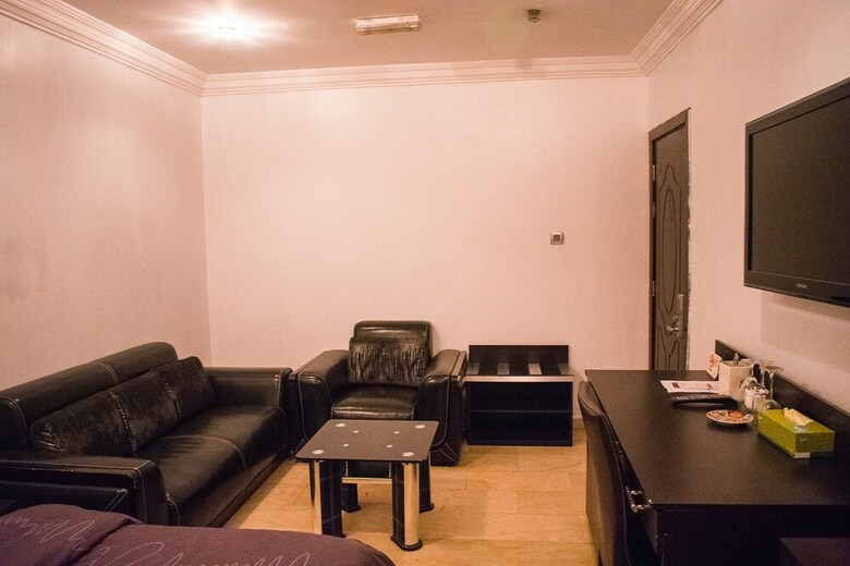 Maidaville Hotel And Suites