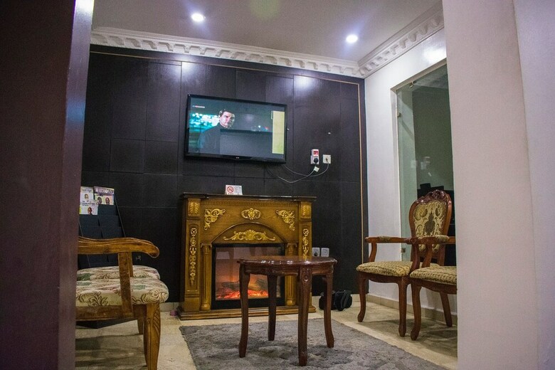 Maidaville Hotel And Suites