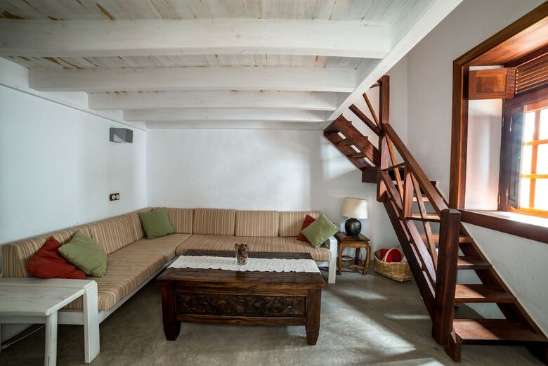 Lanzarote Villa Historica Con Terraza Y Jard�n By Lightbooking